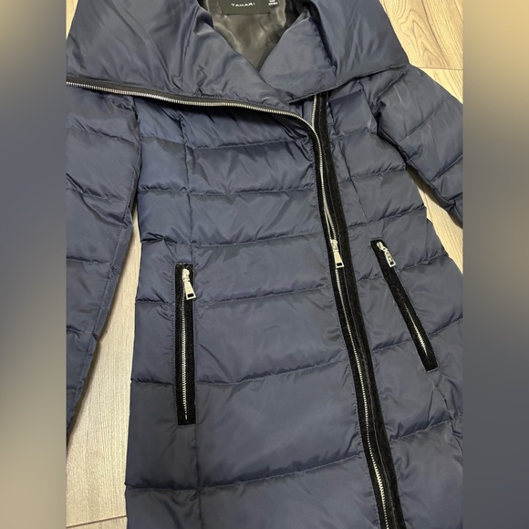 Tahari women’s down jacket with removable hood. Size XXS. Navy blue color. - Picture 5 of 8